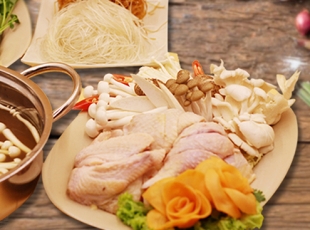 Lẩu Nấm Gà Sông Trăng